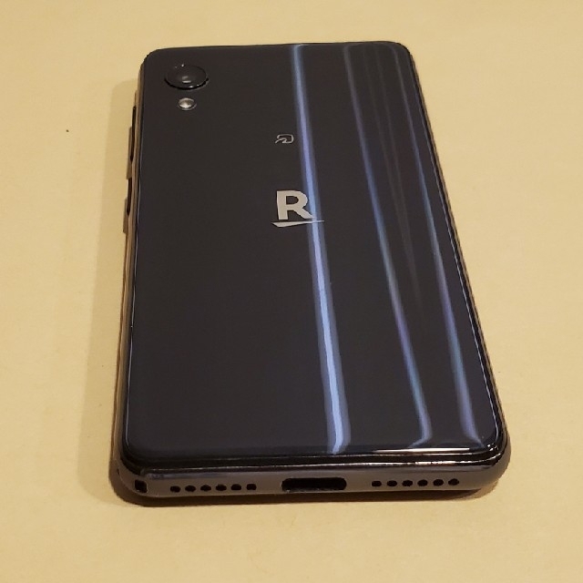 Rakuten(ラクテン)の楽天ミニ mini C330　ブラック　外箱・充電器・ケーブル等の付属品付き スマホ/家電/カメラのスマートフォン/携帯電話(スマートフォン本体)の商品写真