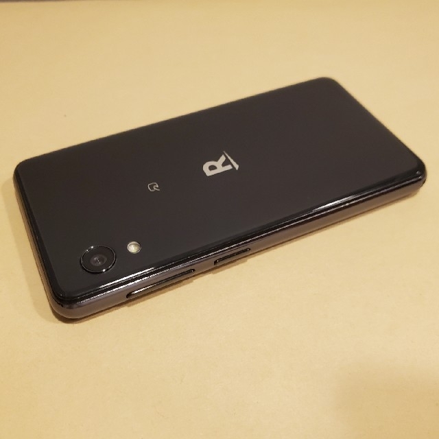 Rakuten(ラクテン)の楽天ミニ mini C330　ブラック　外箱・充電器・ケーブル等の付属品付き スマホ/家電/カメラのスマートフォン/携帯電話(スマートフォン本体)の商品写真