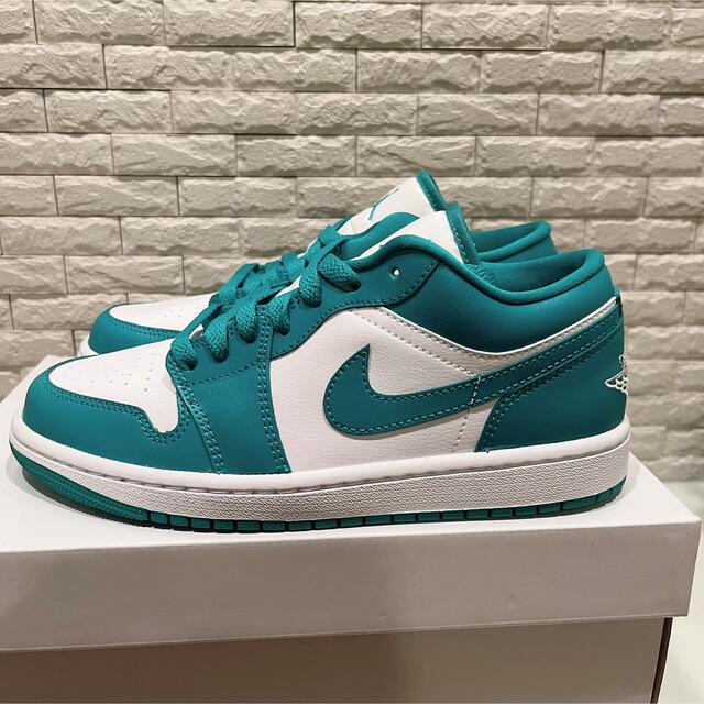 NIKE(ナイキ)のエアジョーダン1 ロー エメラルド DC0774-132 24.5cm レディースの靴/シューズ(スニーカー)の商品写真