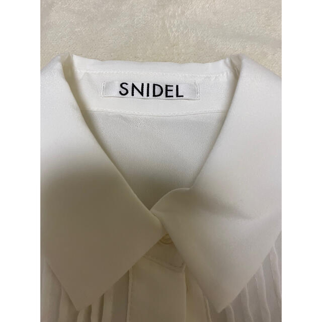 SNIDEL(スナイデル)のフリル　カラー　ブラウス レディースのトップス(シャツ/ブラウス(半袖/袖なし))の商品写真