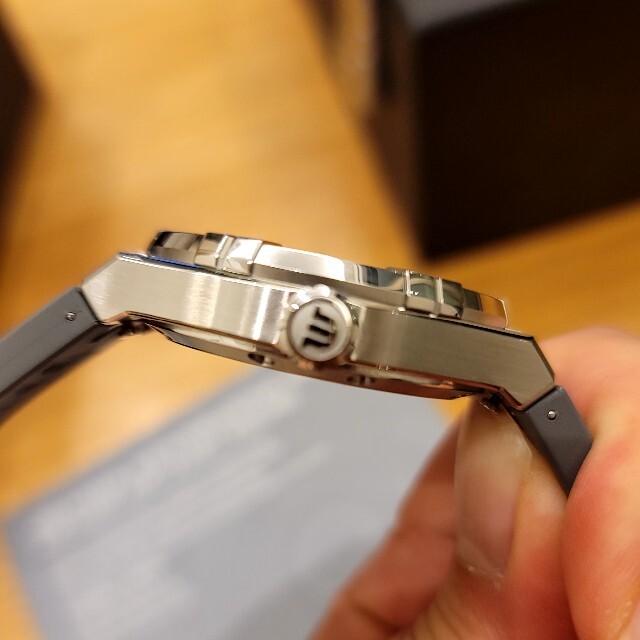 MAURICE LACROIX(モーリスラクロア)の中古美品 交換バンド付きモーリスラクロア アイコン 39mm グレー 自動巻き メンズの時計(腕時計(アナログ))の商品写真