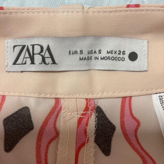 ZARA(ザラ)のZARA 幾何学柄パンツ　ピンク レディースのパンツ(カジュアルパンツ)の商品写真