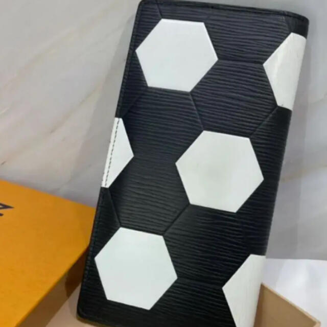 ルイヴィトン 2018年FIFA ワールドカップ エピ ポルトフォイユ ブラザ