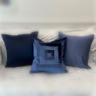 ザラホーム(ZARA HOME)のザラホーム　ベルベットクッションカバー　ブルーネイビー(クッションカバー)