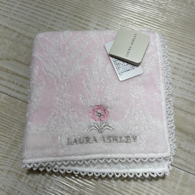 LAURA ASHLEY(ローラアシュレイ)の【値下げ】ローラアシュレイ　タオルハンカチ レディースのファッション小物(ハンカチ)の商品写真