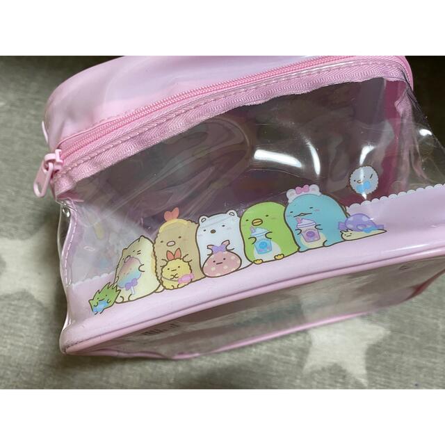 すみっコぐらし ビニールバニティメイクバッグ エンタメ/ホビーのおもちゃ/ぬいぐるみ(キャラクターグッズ)の商品写真