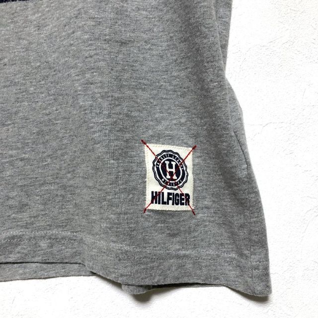 TOMMY HILFIGER(トミーヒルフィガー)のTOMMY HILFIGER（トミーヒルフィガー）赤×灰 半袖Tシャツ メンズのトップス(Tシャツ/カットソー(半袖/袖なし))の商品写真