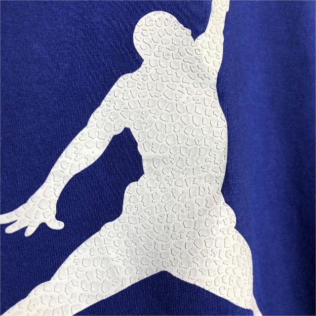 NIKE(ナイキ)のNIKE（ナイキ）ジャンプマン JUMPMAN エンボスプリント 青 Tシャツ メンズのトップス(Tシャツ/カットソー(半袖/袖なし))の商品写真