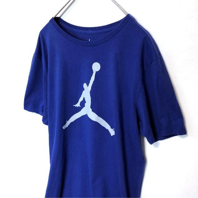 NIKE(ナイキ)のNIKE（ナイキ）ジャンプマン JUMPMAN エンボスプリント 青 Tシャツ メンズのトップス(Tシャツ/カットソー(半袖/袖なし))の商品写真