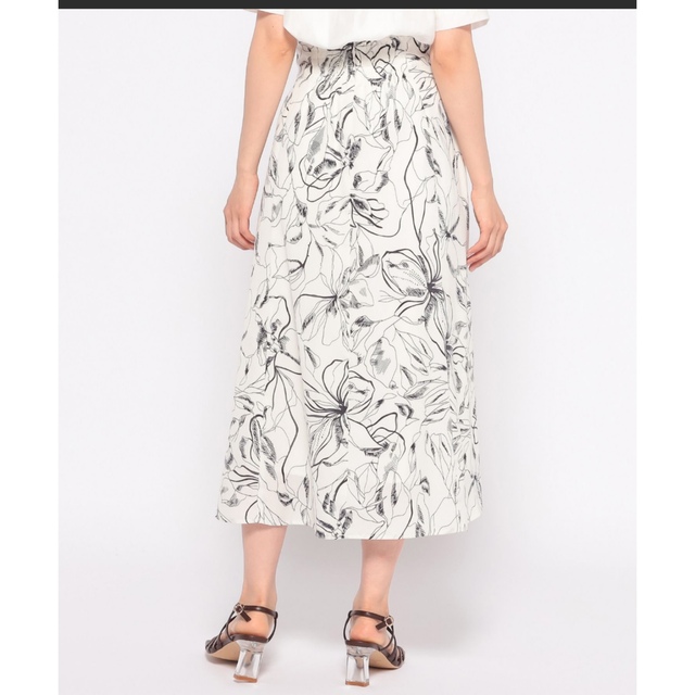 MISCH MASCH(ミッシュマッシュ)のMISCHMASCH 黒花柄スカート レディースのスカート(ロングスカート)の商品写真