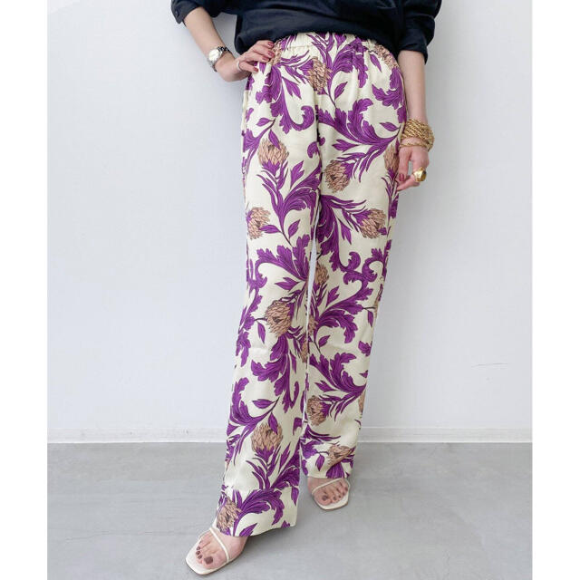 L'Appartement DEUXIEME CLASSE(アパルトモンドゥーズィエムクラス)の新品タグ付き⭐️SENSI STUDIO Silk Slouchy Pants レディースのパンツ(カジュアルパンツ)の商品写真