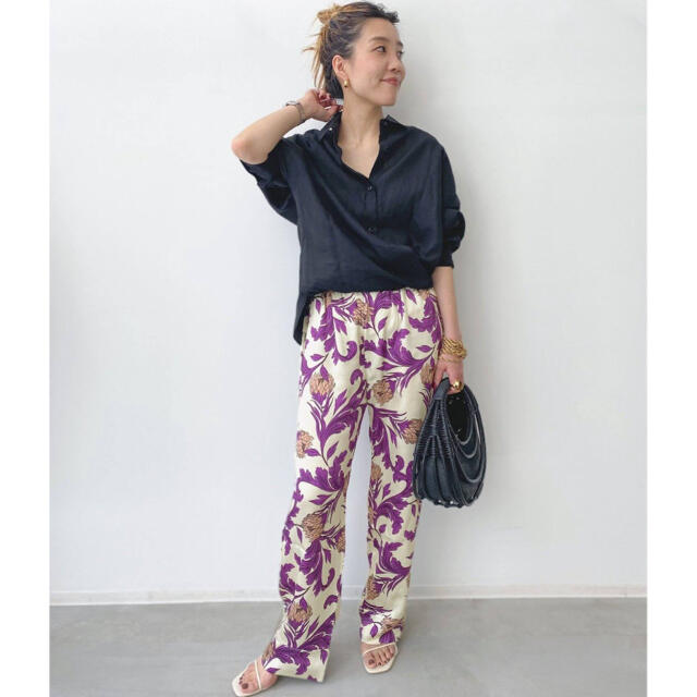 L'Appartement DEUXIEME CLASSE(アパルトモンドゥーズィエムクラス)の新品タグ付き⭐️SENSI STUDIO Silk Slouchy Pants レディースのパンツ(カジュアルパンツ)の商品写真