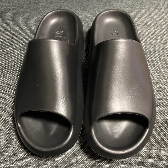 H&M(エイチアンドエム)の2点セット！H&M Slides サンダル 黒 ベージュ カーキ メンズの靴/シューズ(サンダル)の商品写真