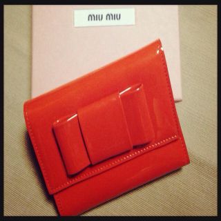 ミュウミュウ(miumiu)のmiumiu♥︎折りたたみ財布♥︎リボン(財布)