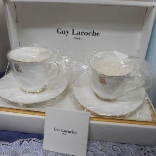 ギラロッシュ(Guy Laroche)の美品 ☆ギラ ロッシュ☆カップ & ソーサー ホワイト＆ ゴールドロゴ入り(食器)