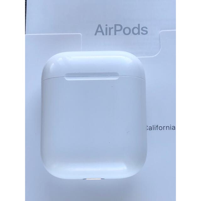 Apple(アップル)の 第一世代 Apple AirPodsイヤホン充電ケースのみ　アップル純正動作品 スマホ/家電/カメラのスマホアクセサリー(ストラップ/イヤホンジャック)の商品写真