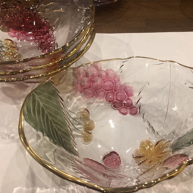 SOGAJAPANの繊細なガラス高台フルーツ皿です