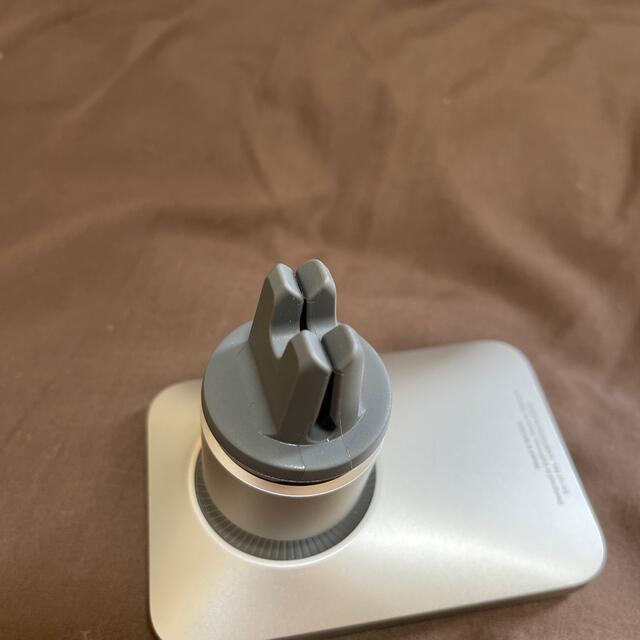 Apple(アップル)のBelkin Magnetic Car Vent Mount PRO  自動車/バイクの自動車(車内アクセサリ)の商品写真