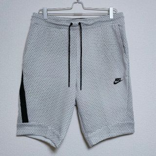 ナイキ(NIKE)の【新品】NIKEのテックフリースショートパンツ！(ショートパンツ)