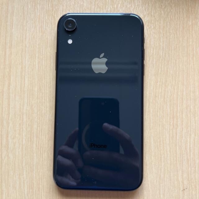 iPhone(アイフォーン)の【中古】IPhone  XR 128GB 黒色（※ 側面のみ傷、有） スマホ/家電/カメラのスマートフォン/携帯電話(スマートフォン本体)の商品写真