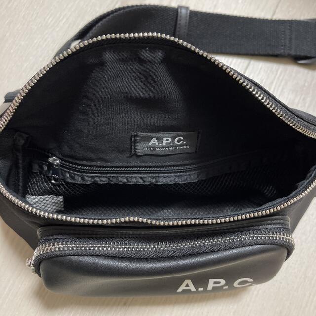 A.P.C(アーペーセー)のA.P.C アーペーセー　ボディバッグ ウエストバッグ ブラック　ナイロンレザー メンズのバッグ(ボディーバッグ)の商品写真