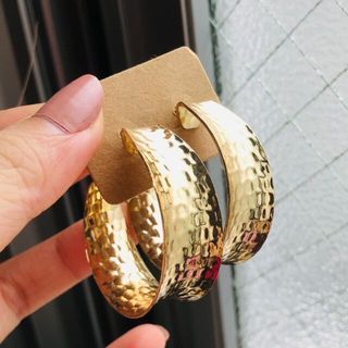 アダムエロぺ(Adam et Rope')の最終　お値下げ　インポート ゴールド 大ぶり ゴールド 凸凹 フープ ピアス(ピアス)