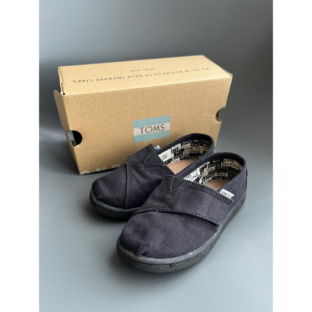 TOMS(トムズ)のTOMS くつ　16センチ キッズ/ベビー/マタニティのキッズ靴/シューズ(15cm~)(スリッポン)の商品写真