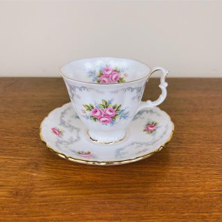 ロイヤルアルバート(ROYAL ALBERT)のロイヤルアルバート トランキュイリディ　デミタス　デュオ　カップ　ヴィンテージ (食器)