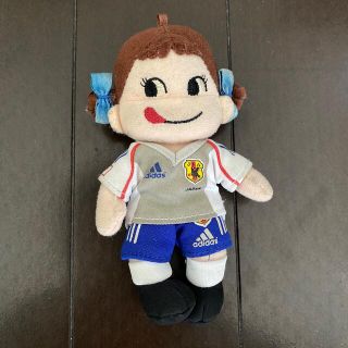 フジヤ(不二家)の最終値下げ✨ペコちゃん　日本代表ユニフォーム　キーホルダー(キャラクターグッズ)