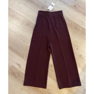 ザラ(ZARA)のZARA ザラ　パンツ　タック入り　小豆色　ボルドー(カジュアルパンツ)