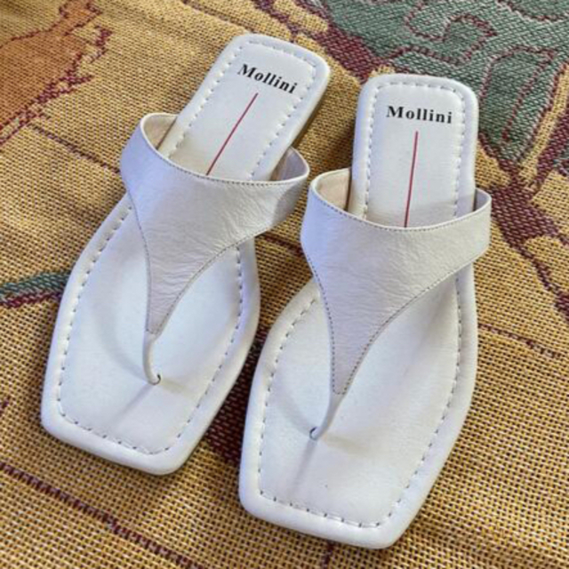 JOURNAL STANDARD(ジャーナルスタンダード)のお値下げ♡Mollini モリーニ✨White leatherペタンコサンダル レディースの靴/シューズ(サンダル)の商品写真