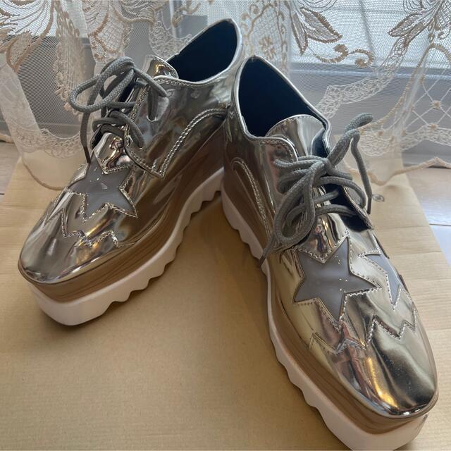 シルバー エナメル スニーカー 星 スター 厚底 レディースの靴/シューズ(スニーカー)の商品写真