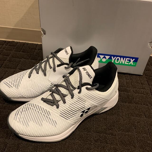 YONEX(ヨネックス)の【送料込・美品】ヨネックス　テニスシューズ　白　26センチ スポーツ/アウトドアのテニス(シューズ)の商品写真