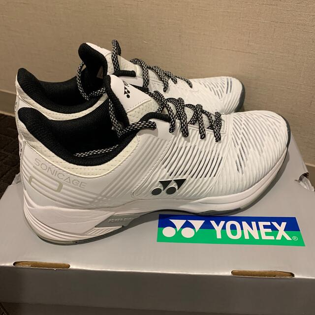 YONEX(ヨネックス)の【送料込・美品】ヨネックス　テニスシューズ　白　26センチ スポーツ/アウトドアのテニス(シューズ)の商品写真