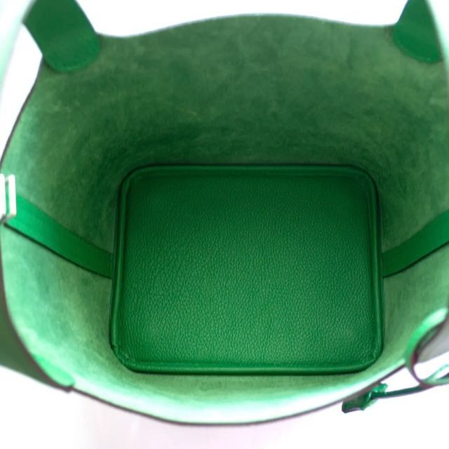 牛本革　ハンドバッグ　シルバー金具　M　グリーン レディースのバッグ(ハンドバッグ)の商品写真