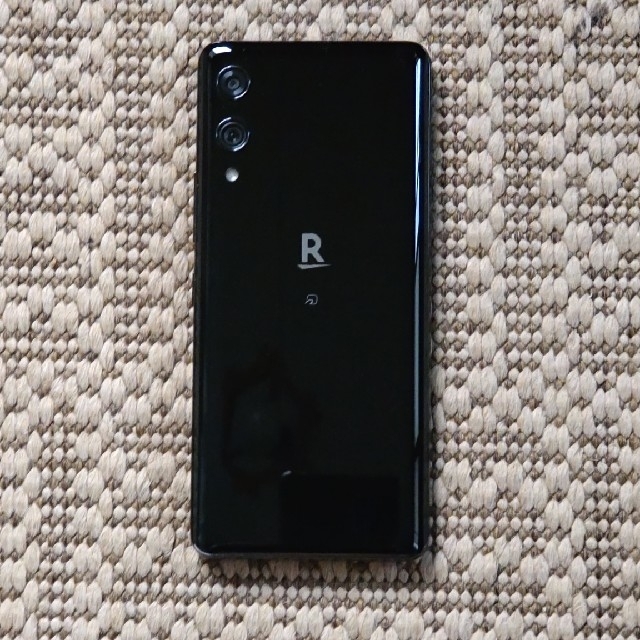 Rakuten(ラクテン)の楽天モバイル 楽天ハンド P710ブラック スマホ/家電/カメラのスマートフォン/携帯電話(スマートフォン本体)の商品写真
