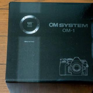 オリンパス(OLYMPUS)のオリンパス OM-1 ボディ 新品(ミラーレス一眼)