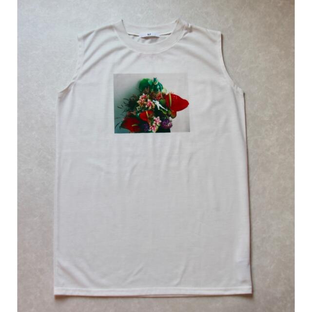 SLY(スライ)のSLY フォトプリントT Arakiコラボ　Tシャツ　レディース レディースのトップス(Tシャツ(半袖/袖なし))の商品写真