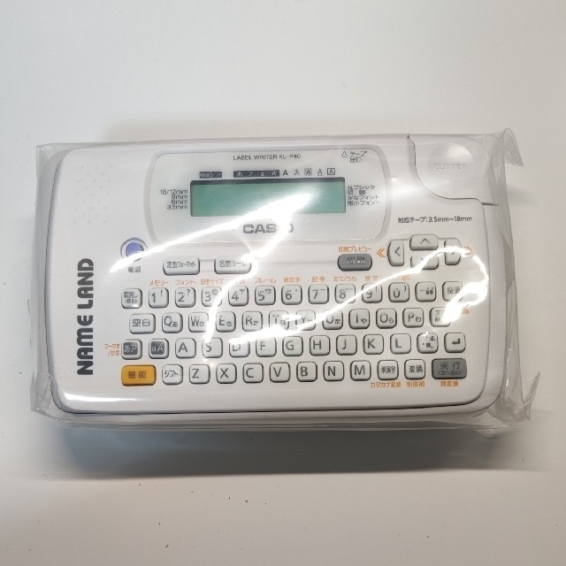 CASIO(カシオ)の▶美品 CASIO ネームランド KL-P40-WE テープ３本付 インテリア/住まい/日用品のオフィス用品(OA機器)の商品写真