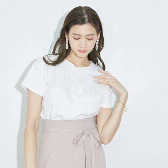 jill by jillstuart リサイクルコットンシシュウロゴTシャツ 1