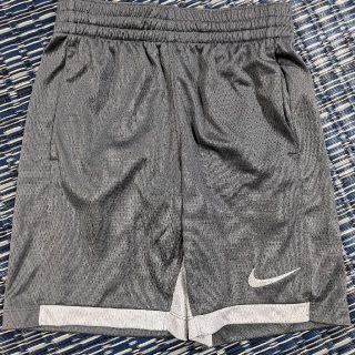 ナイキ(NIKE)のNIKE　ドライメッシュ　 ハーフパンツ　グレー　130-140(パンツ/スパッツ)