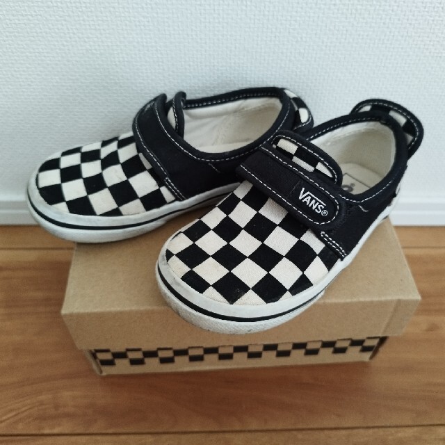 VANS(ヴァンズ)のVANS　スニーカー　スリッポン　キッズ　チェック　16センチ　黒　白 キッズ/ベビー/マタニティのキッズ靴/シューズ(15cm~)(スニーカー)の商品写真