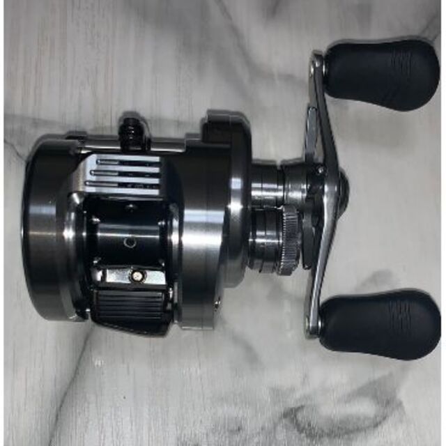 SHIMANO(シマノ)のシマノ　20カルカッタ コンクエスト DC100HG　リール スポーツ/アウトドアのフィッシング(リール)の商品写真