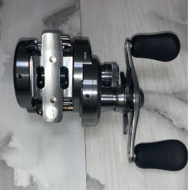 SHIMANO(シマノ)のシマノ　20カルカッタ コンクエスト DC100HG　リール スポーツ/アウトドアのフィッシング(リール)の商品写真