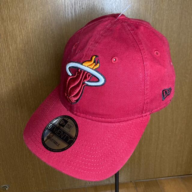 NEW ERA(ニューエラー)の新品NEW ERA ニューエラ カーブキャップ マイアミヒート NBA HEAT スポーツ/アウトドアのスポーツ/アウトドア その他(バスケットボール)の商品写真