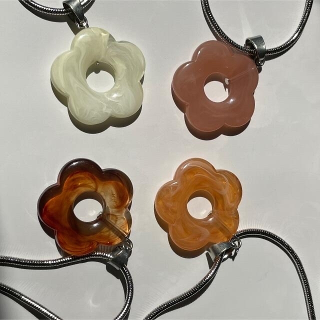 flower marble healing necklace -caramel- ハンドメイドのアクセサリー(ネックレス)の商品写真