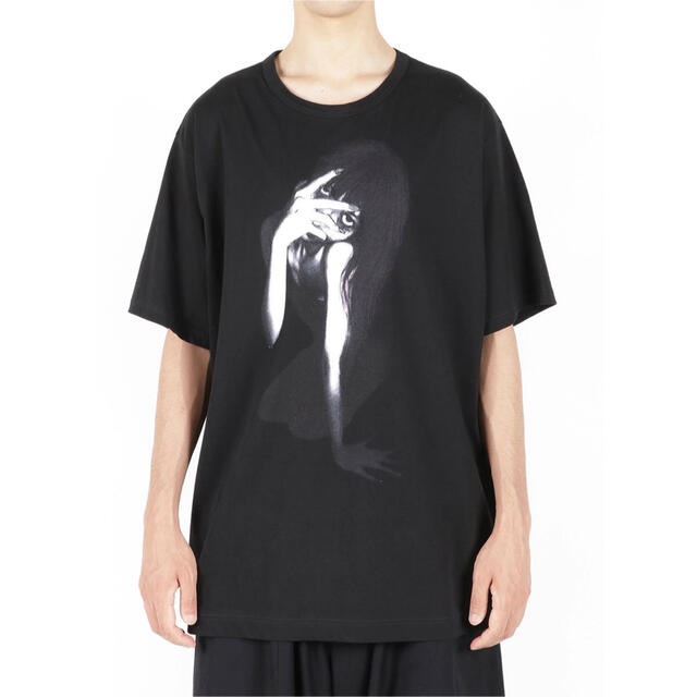 Yohji Yamamoto(ヨウジヤマモト)の【 新品 】ヨウジヤマモト 22SS 女性プリント半袖カットソー メンズのトップス(Tシャツ/カットソー(半袖/袖なし))の商品写真