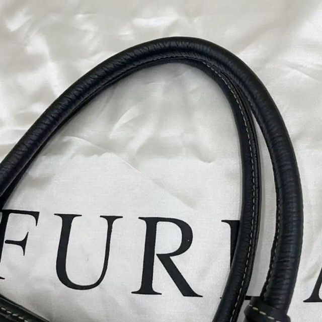 【FURLA】トートバッグ　ビジネス　柔らかレザー　ブラック　チャーム付き　A4