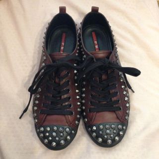 プラダ(PRADA)のPRADAスタッズスニーカーmiumiu(スニーカー)