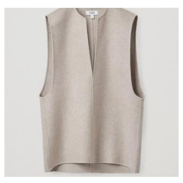 COS DEEP V-NECK SLEEVELESS TOP  32